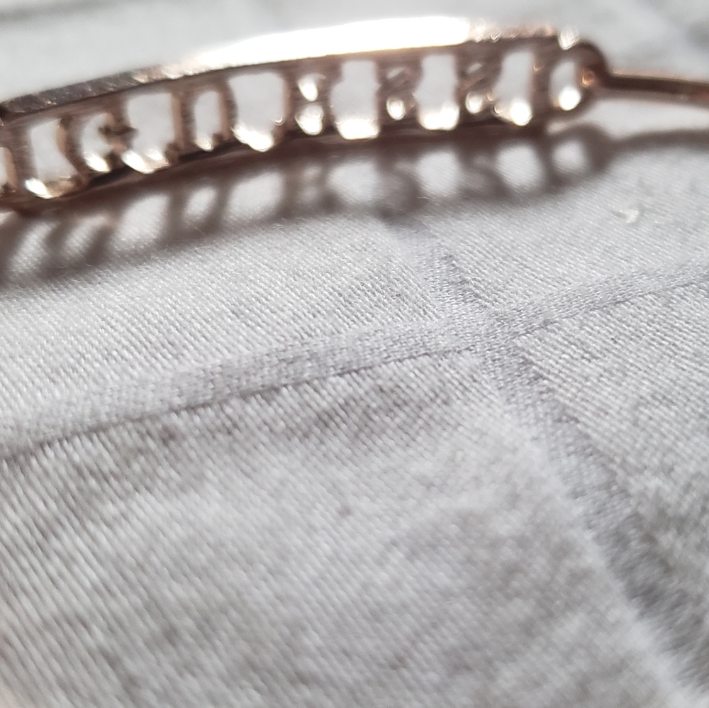 GUESS Authentic Gold Bracelet - Picture 6 of 14